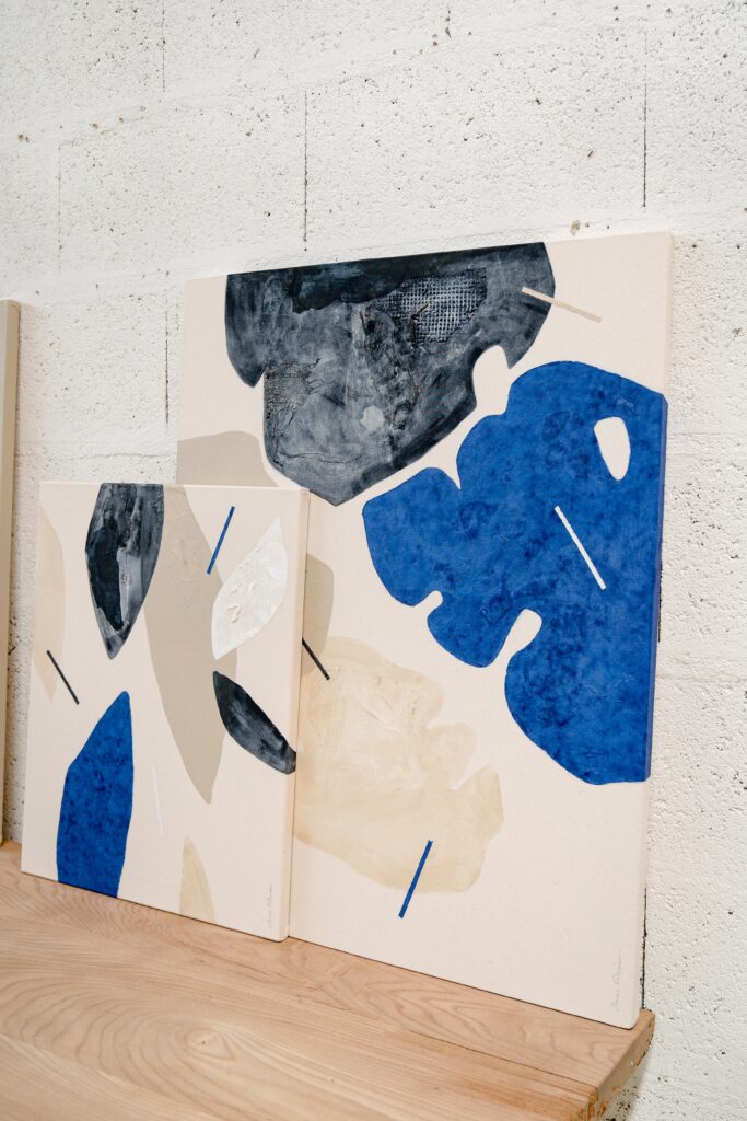 peinture acrylique art abstrait contemporain nantes anais frebeau french artist abstract bleu majorelle